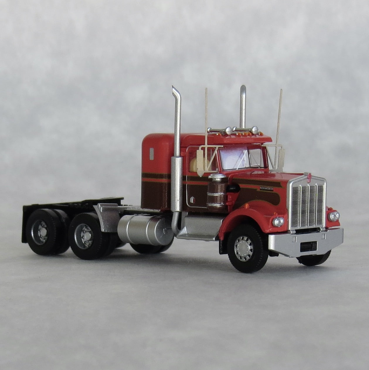 Trainworx Inc. 49033 N Seminole Orange & Brown Kenworth W900 36" Sleeper Tractor
