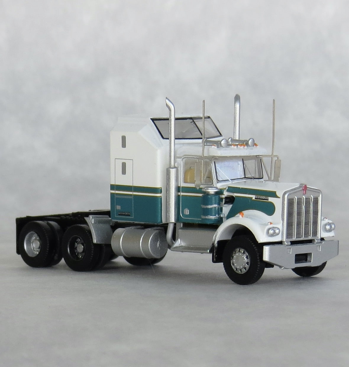 Trainworx Inc. 49045 N Seminole White & Green Kenworth W900 Aerodyne Tractor