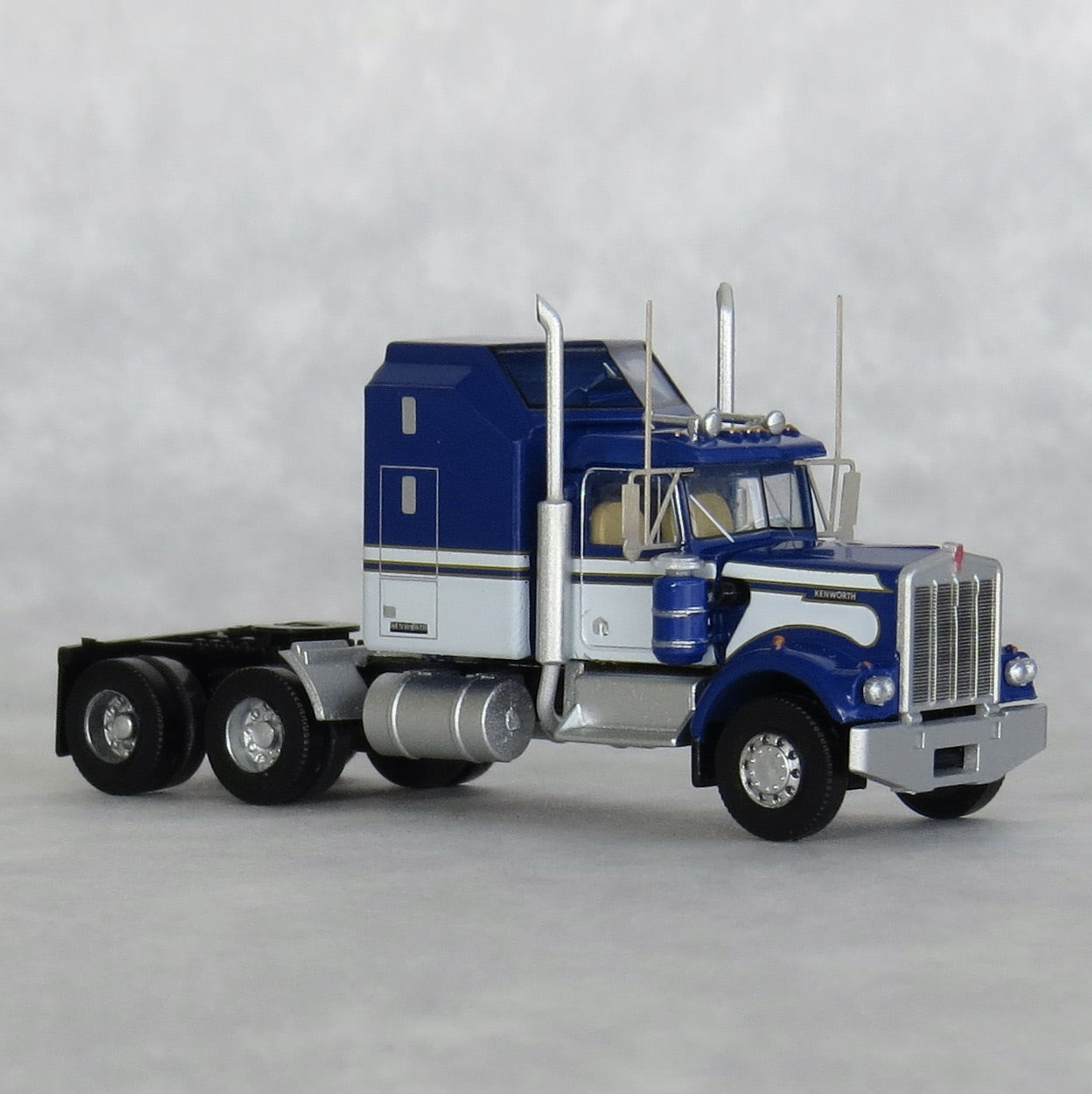 Trainworx Inc. 49044 N Seminole Blue & White Kenworth W900 Aerodyne Tractor