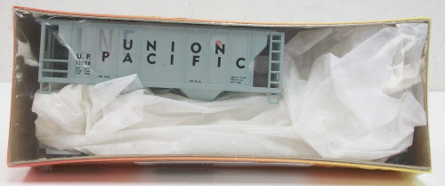 Roundhouse 07958 HO Scale Union Pacific 2 Bay Covered Hopper # 12088 Kit