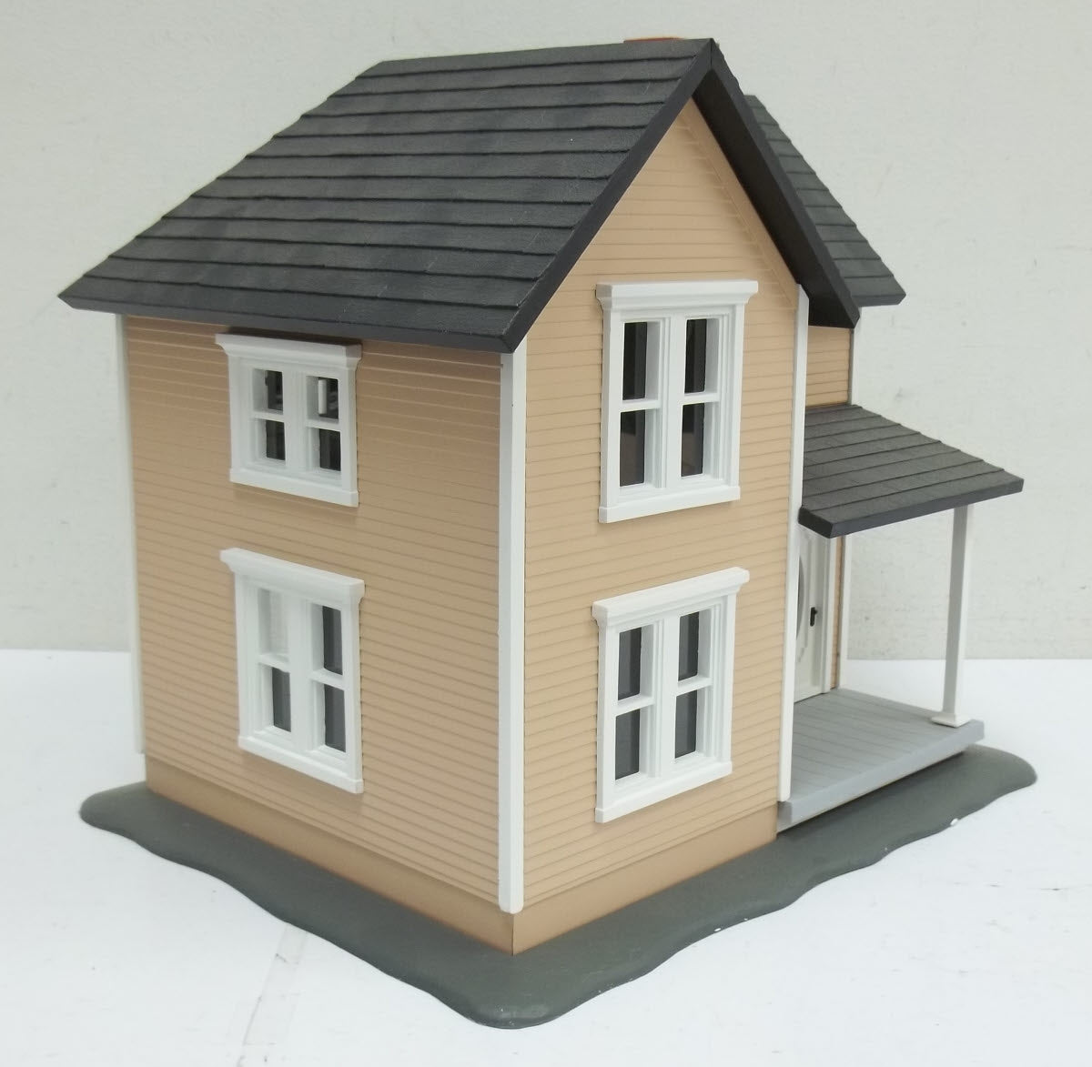 Aristo-Craft 7203B G Scale Tan Farmhouse with White Trim NIB