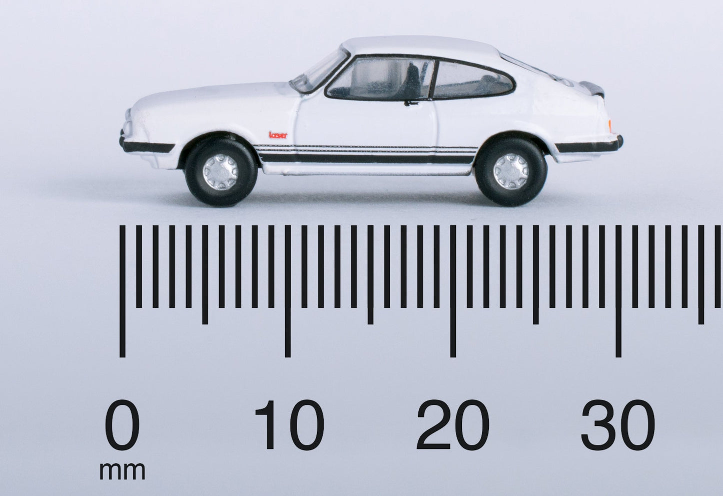 Oxford Diecast NCAP003 1:148 1978 Ford Capri Mk III Diecast Model Car
