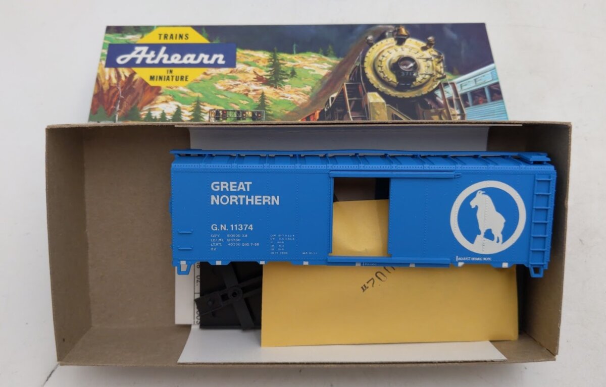 Athearn 1204 HO Scale Great Northern 40' AAR Box Car # 11374 Kit
