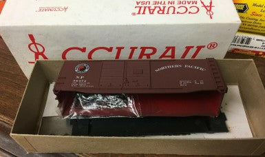 Accurail 3609 HO Northern Pacific 40'' Double Door Steel Boxcar Kit