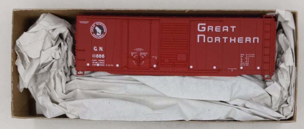 Accurail 38111 HO Scale Great Northern 40' Combo Door Boxcar Road #: 11886