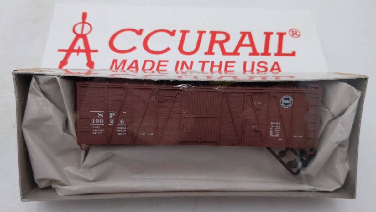 Accurail 4301 Southern Pacific 40' SD OB Wood Mtl Ends Box Car # 19026 Kit