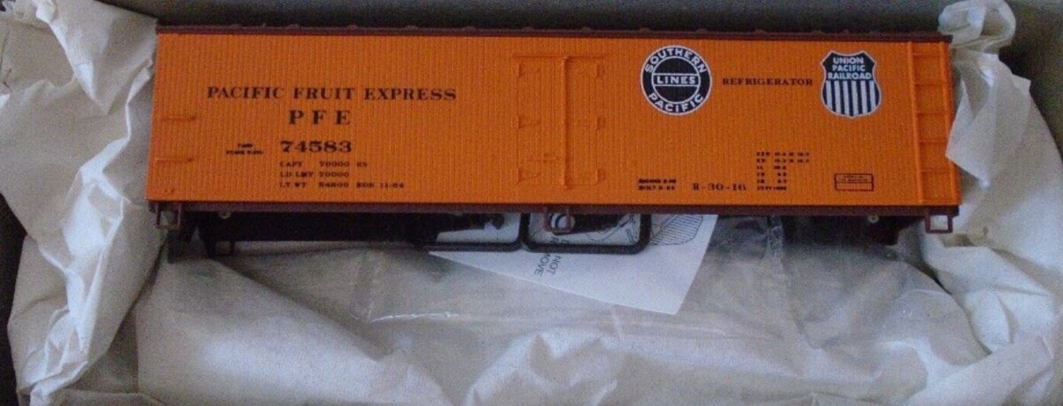 Accurail 4812 HO Scale Pacific Fruit Express SP/UP 40' Wood Reefer Car Kit