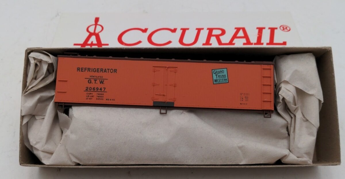 Accurail 4832 Grand Trunk Western 40' Wood Reefer # 206947 Kit