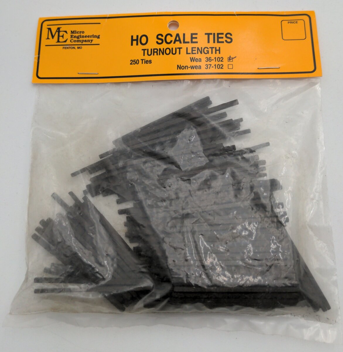 Micro Engineering 36-102 HO Turnout Length Weathered Ties (Pack of 250)