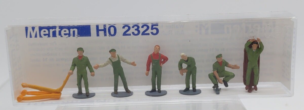 Merten 2325 HO Gas Station Worker Wearing Green Uniform Figures (Set of 6)