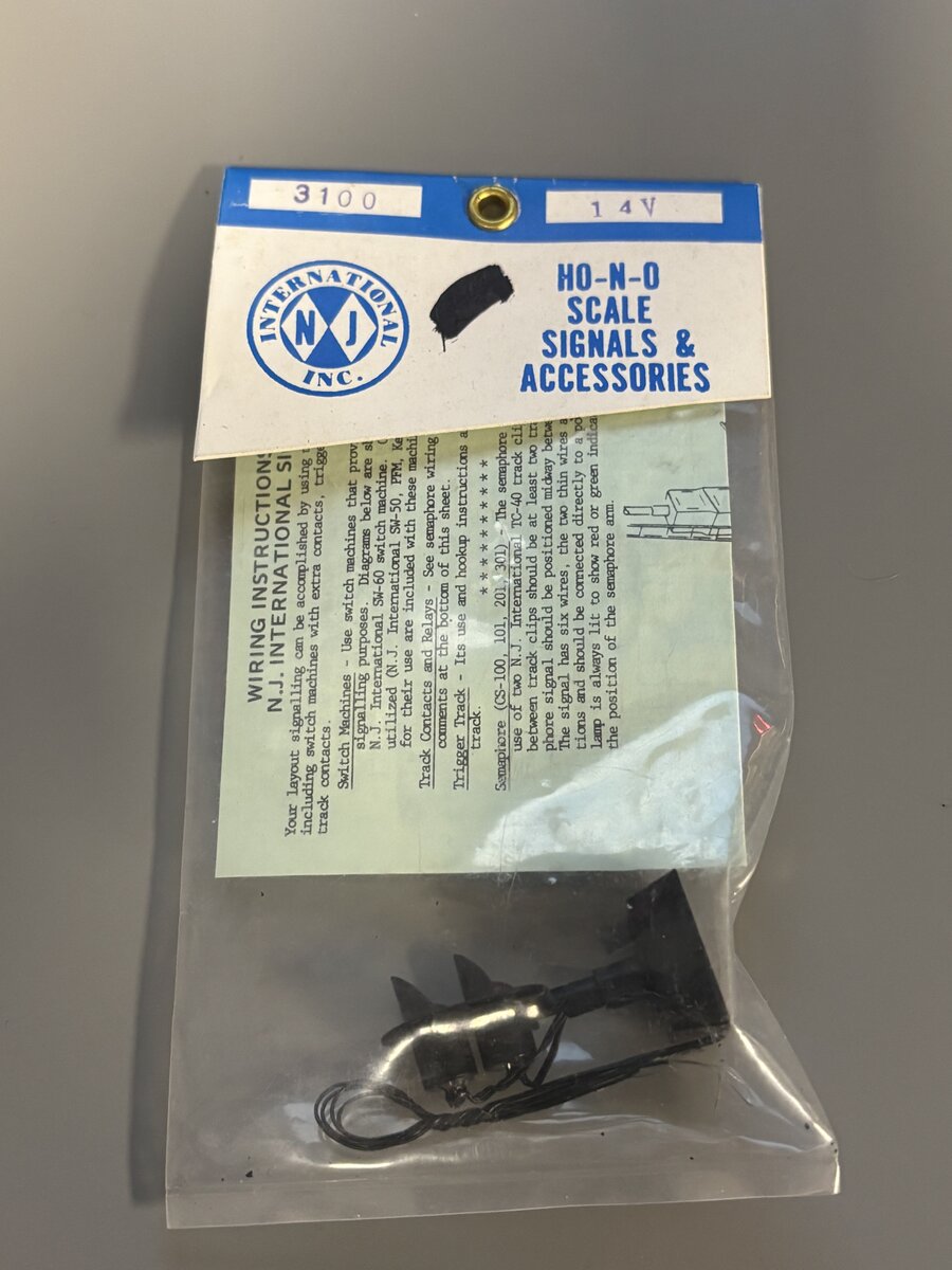 NJ International 3100 HO Signal 2-Light Ground