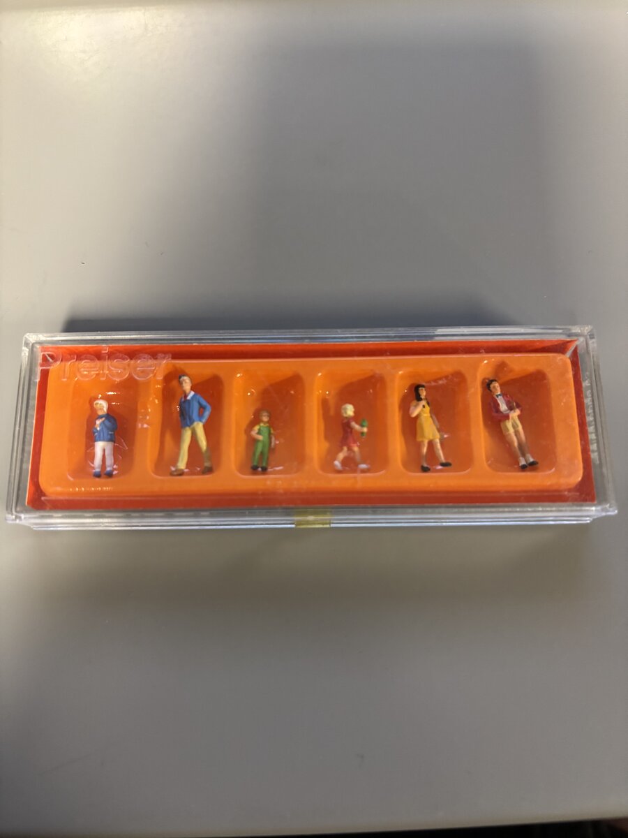 Preiser 10023 HO Standing Children Figures (Set of 6)