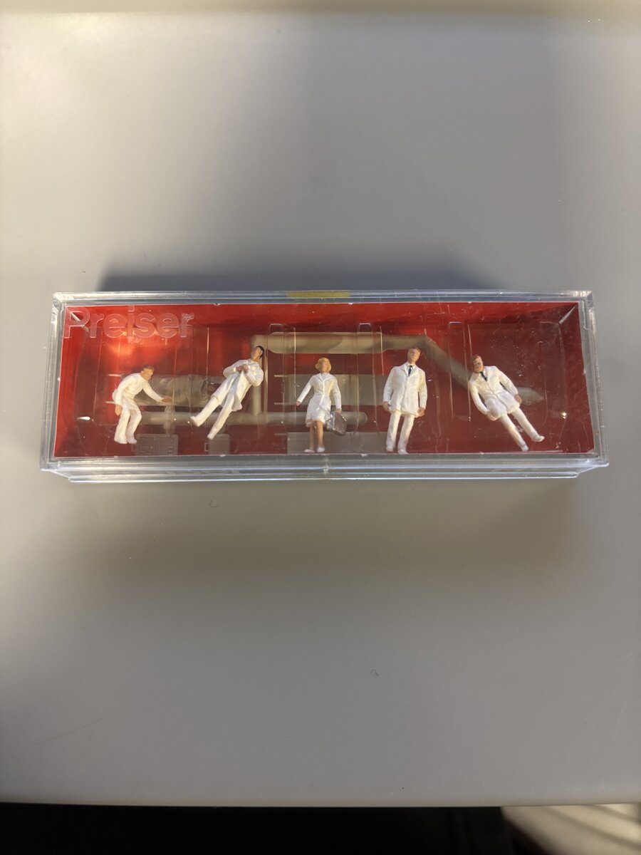 Preiser 10101 HO Emergency Medical Team Figures (Set of 6)