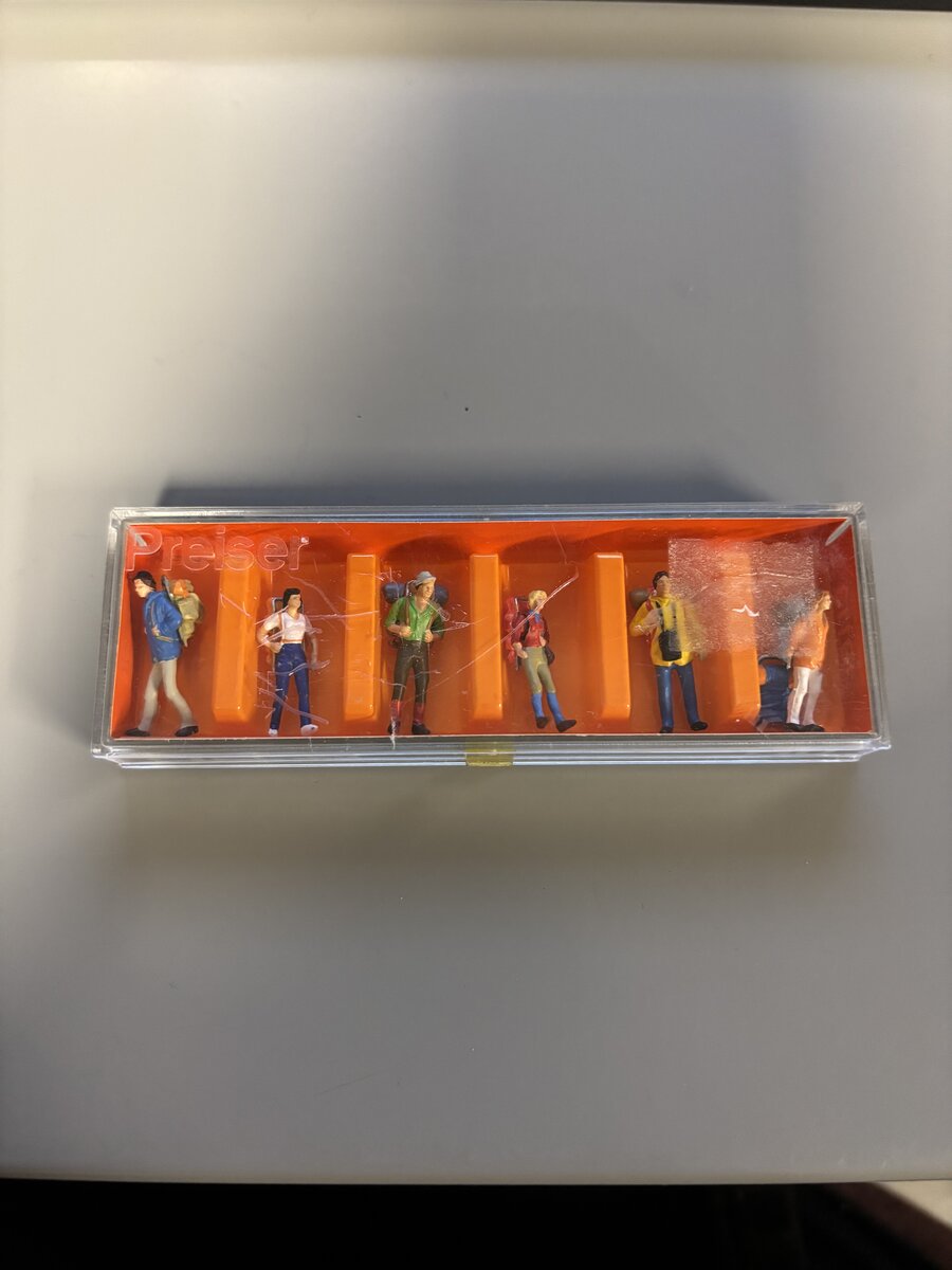 Preiser 10113 HO Young Travelers Figures (Set of 6)