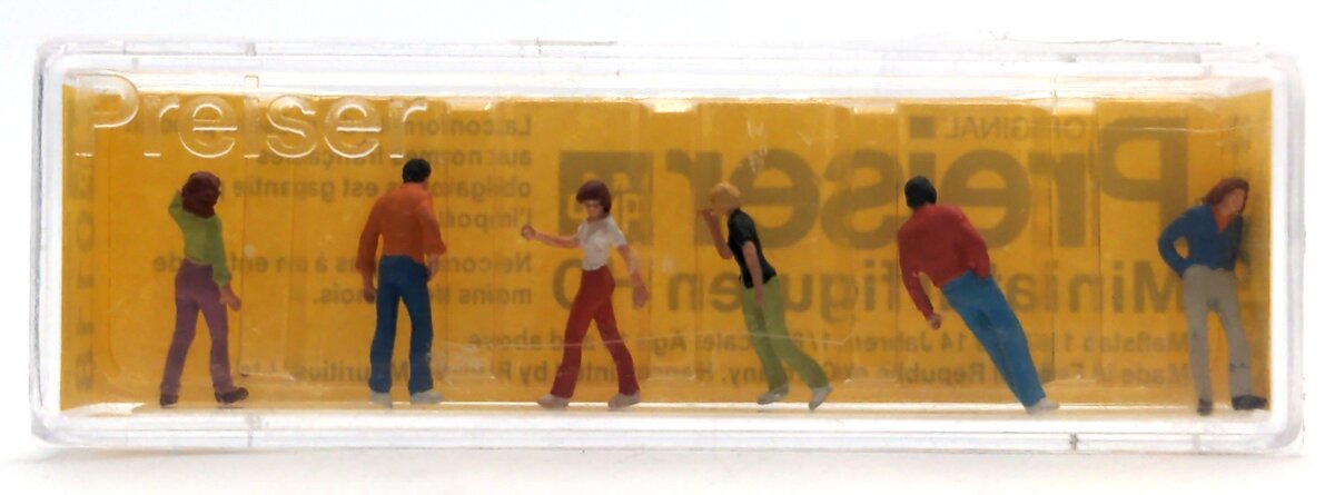 Preiser 10118 HO Walking Passers-By Figures (Set of 6)
