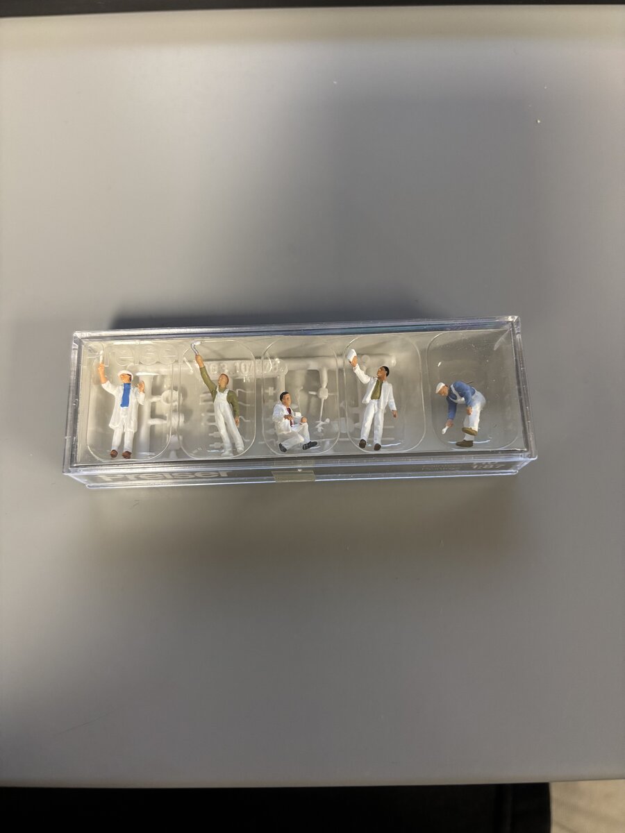 Preiser 10477 HO Working Paint Crew Figures (Set of 5)