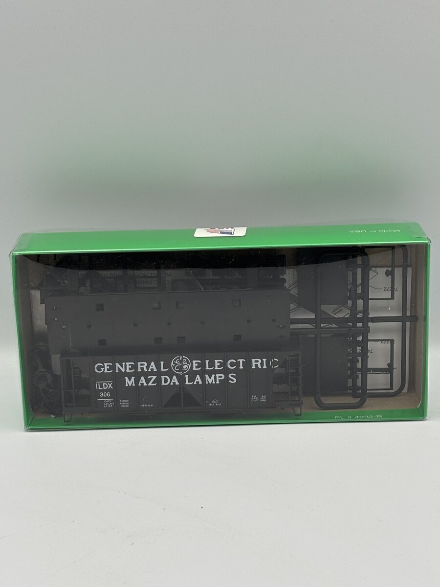 Bowser 55620 HO Scale GE Mazda 70 Ton 2-Bay Covered Hopper Kit