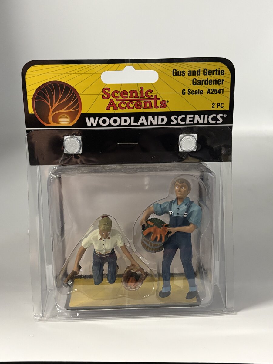 Woodland Scenics A2541 G Gus & Gertie Gardener Figures (Set of 2)