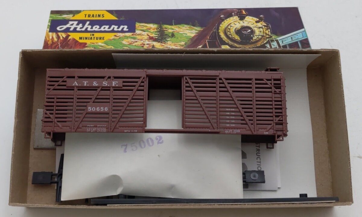 Athearn 1776 HO Scale Atchison Topeka Santa Fe 40' Stock Car # 50656 Kit
