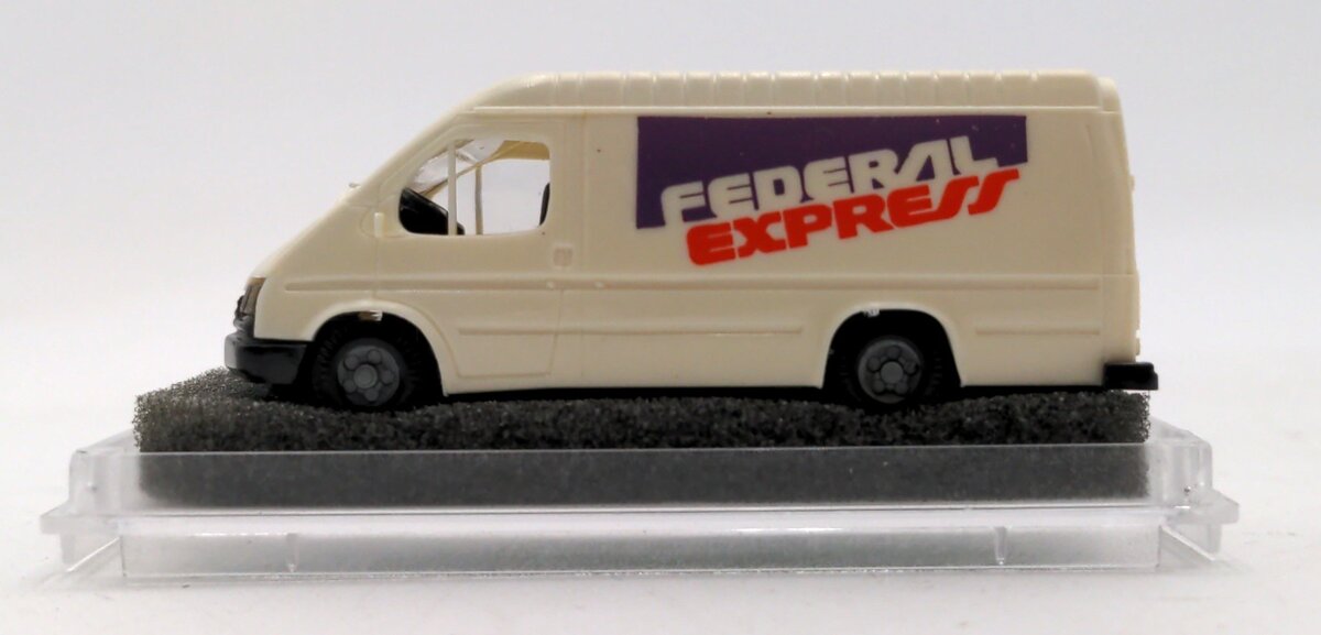 Praline 3746 Ford '87 FedEx Delivery Van