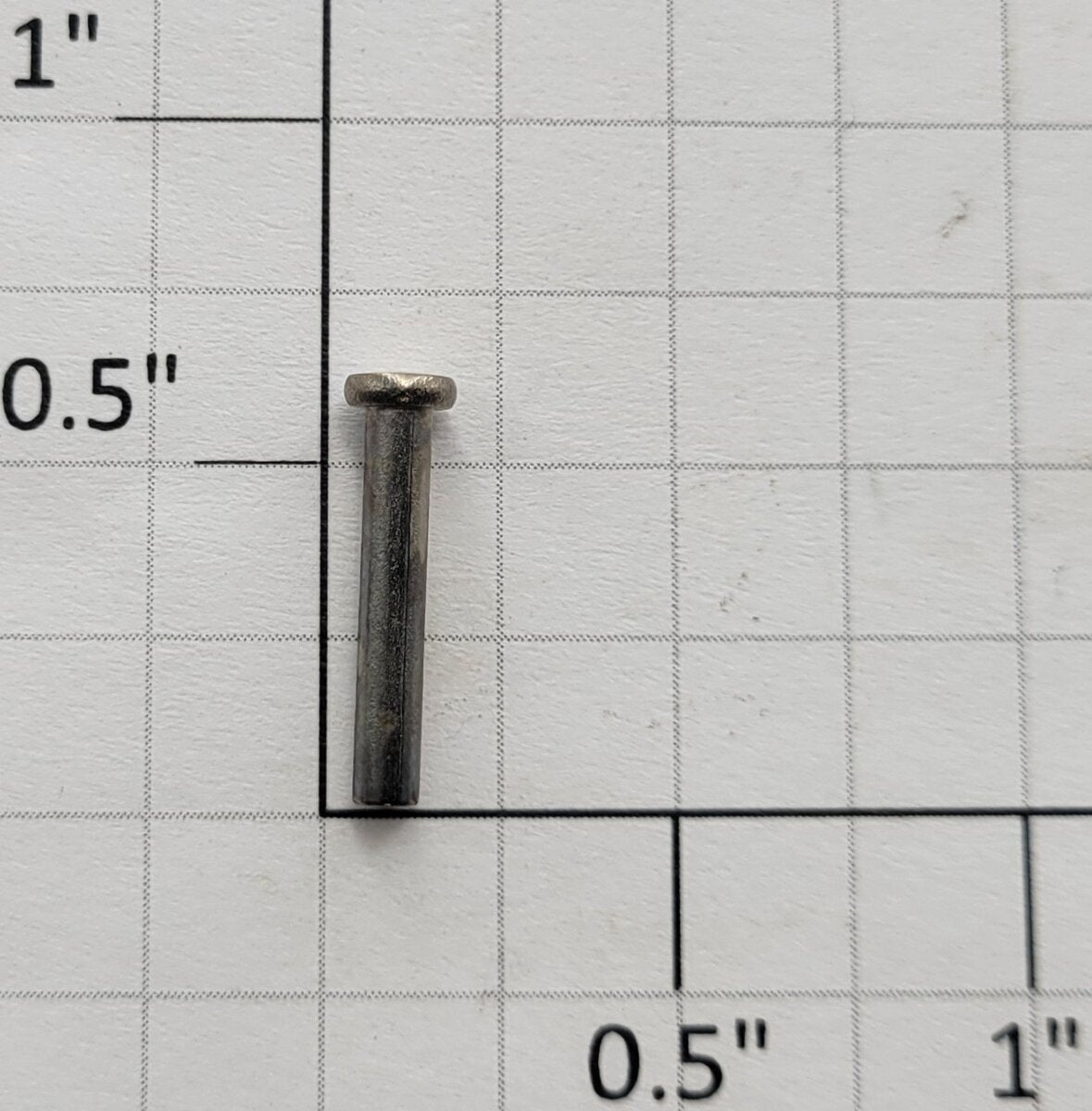 Lionel 671-107 3/32" x 9/16" Collector Rivet
