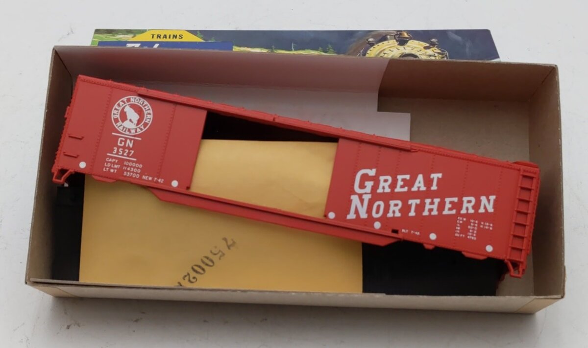 Athearn 1311 HO Scale Great Northern 50' Double Door Auto Box # 3527 Kit