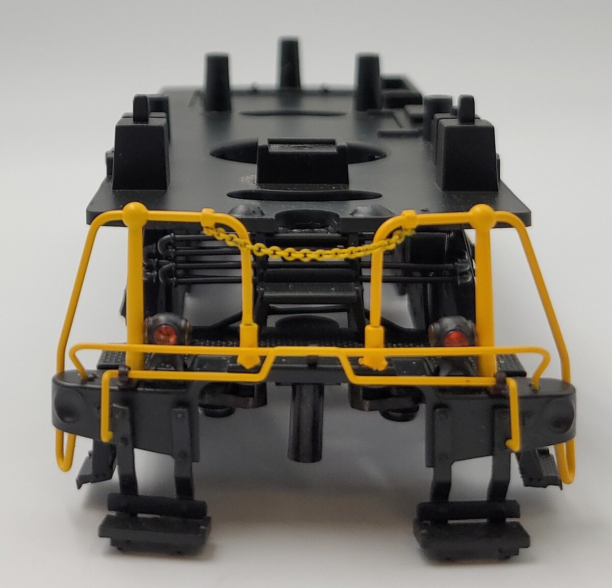 Lionel 18381-58 BB-1 Deck Plate Frame w/ Side frames & Yellow Handrail