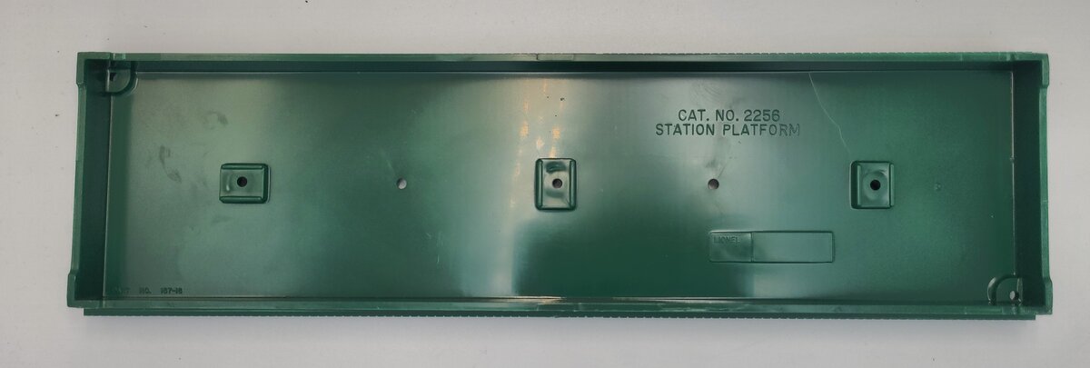 Lionel 12731-16 Green Station Platform
