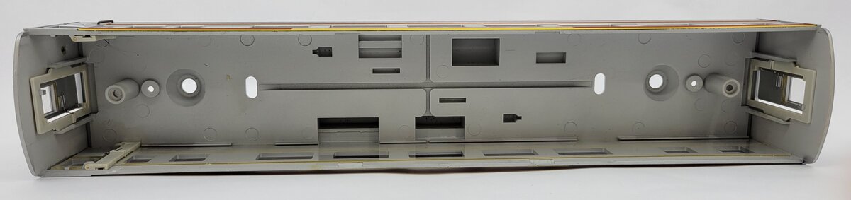 Lionel 29092-7 #3152 ATSF Streamlined Passenger Car Shell