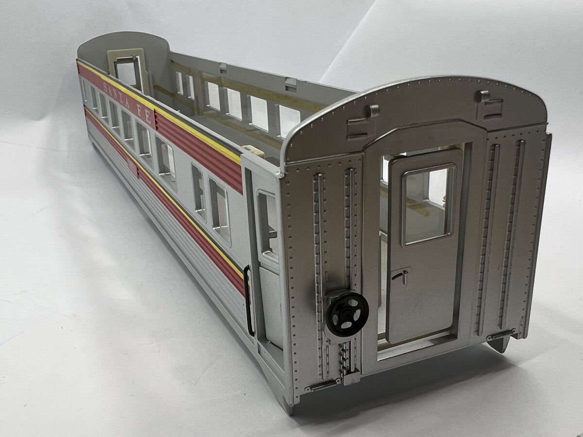 Lionel 29093-7 #3153 ATSF Streamlined Passenger Car Shell
