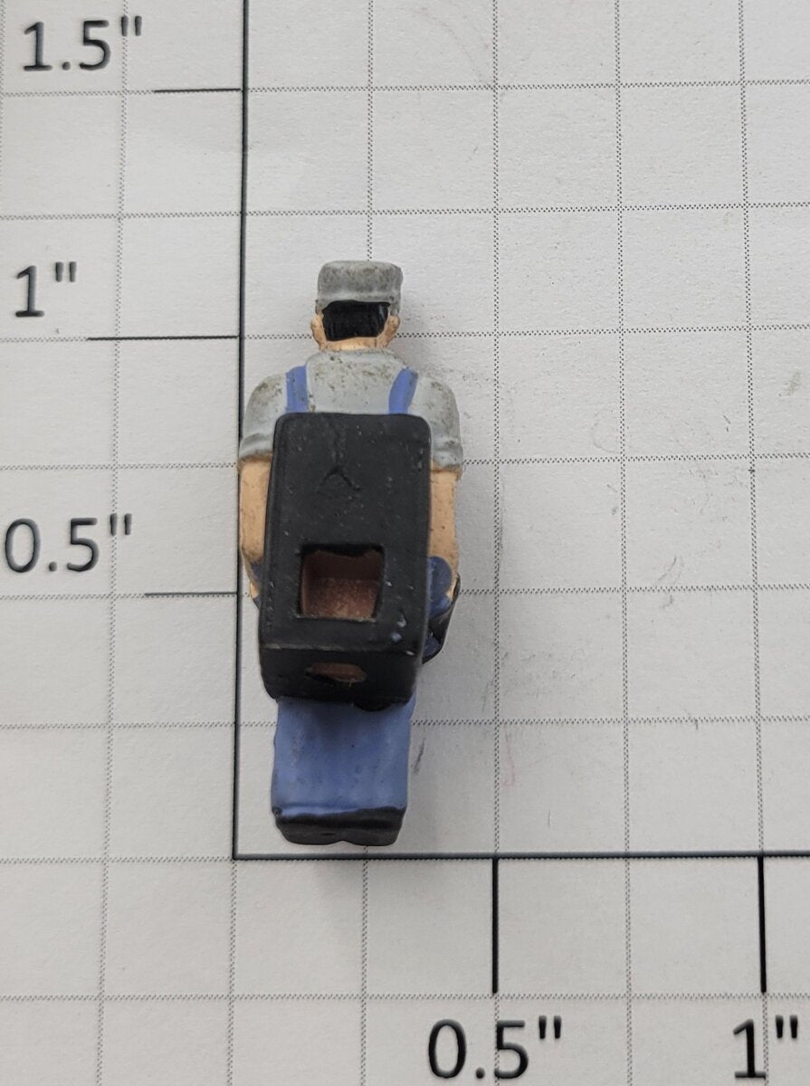Lionel 38071-14 Seated Gray Engineer Figure