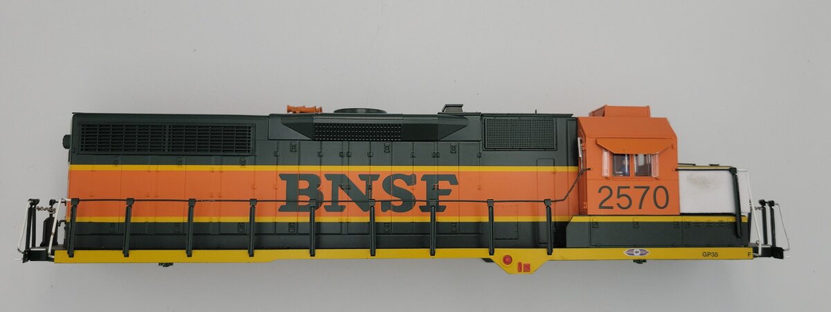 Lionel 2570-1 O Gauge Burlington Northern Santa Fe Legacy Diesel Loco Shell