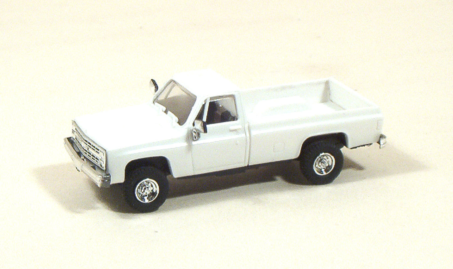 Trident Miniatures 90008W HO White Fleetside Pickup Truck w/Long Box
