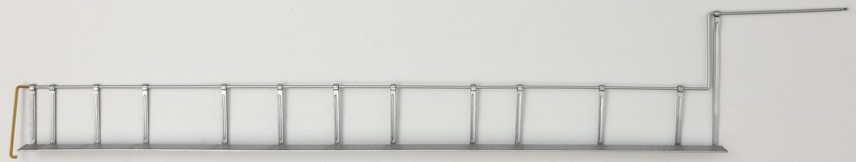 Lionel 39565-239 AT&SF DASH-9 Diesel Locomotive Silver Pained Left Side Railing