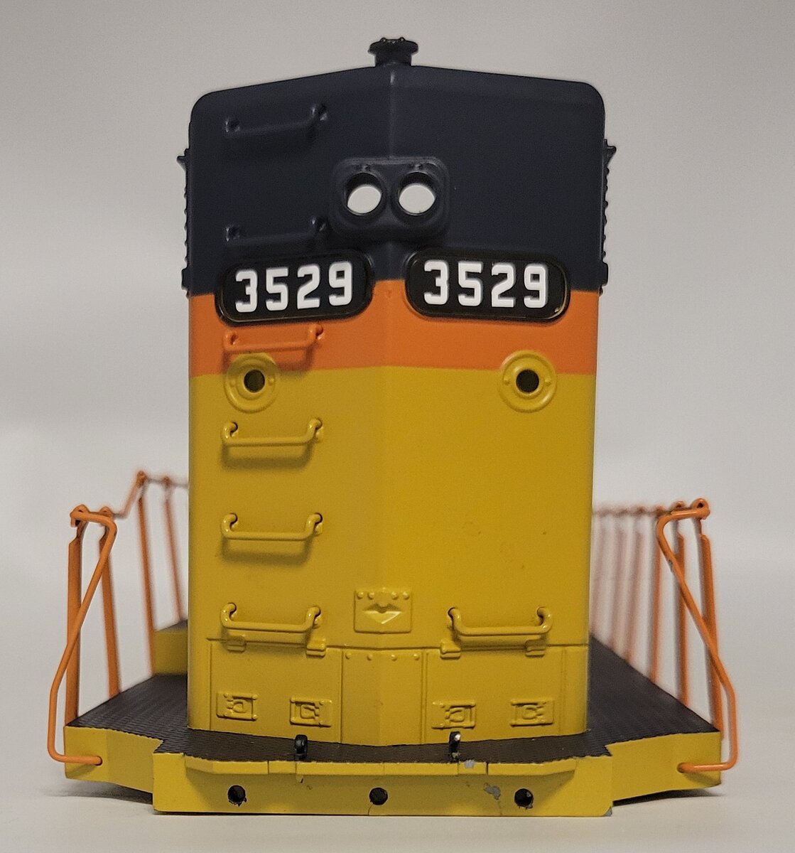 Lionel 38797-2 C&O Chessie System GP-35 Diesel Locomotive Shell #3529