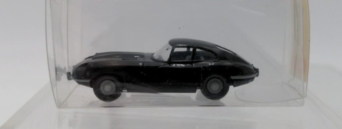 Wiking 022 HO Scale Black Jaguar Type E Plastic Automobile