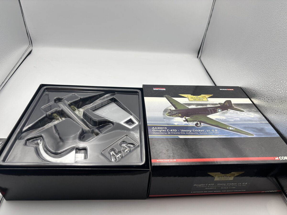 Corgi AA30015 1:144 Douglas C-47D, Tunisia