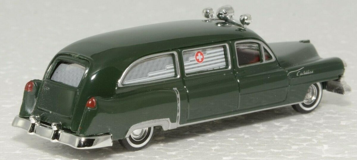 Busch 43461 HO Green 1952 Ambulance Cadillac Station Wagon