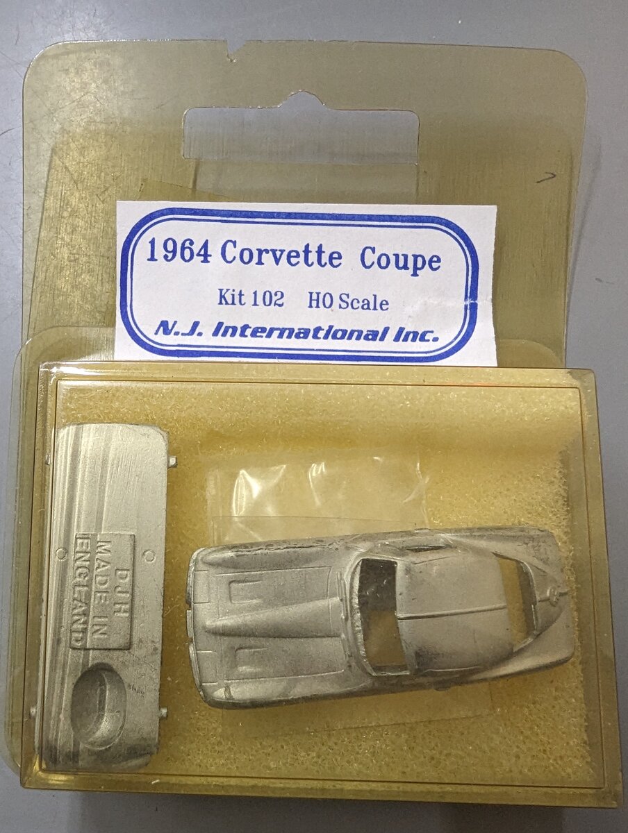 NJ International 102 1:87 Die-Cast Metal 1964 Corvette Coupe Kit