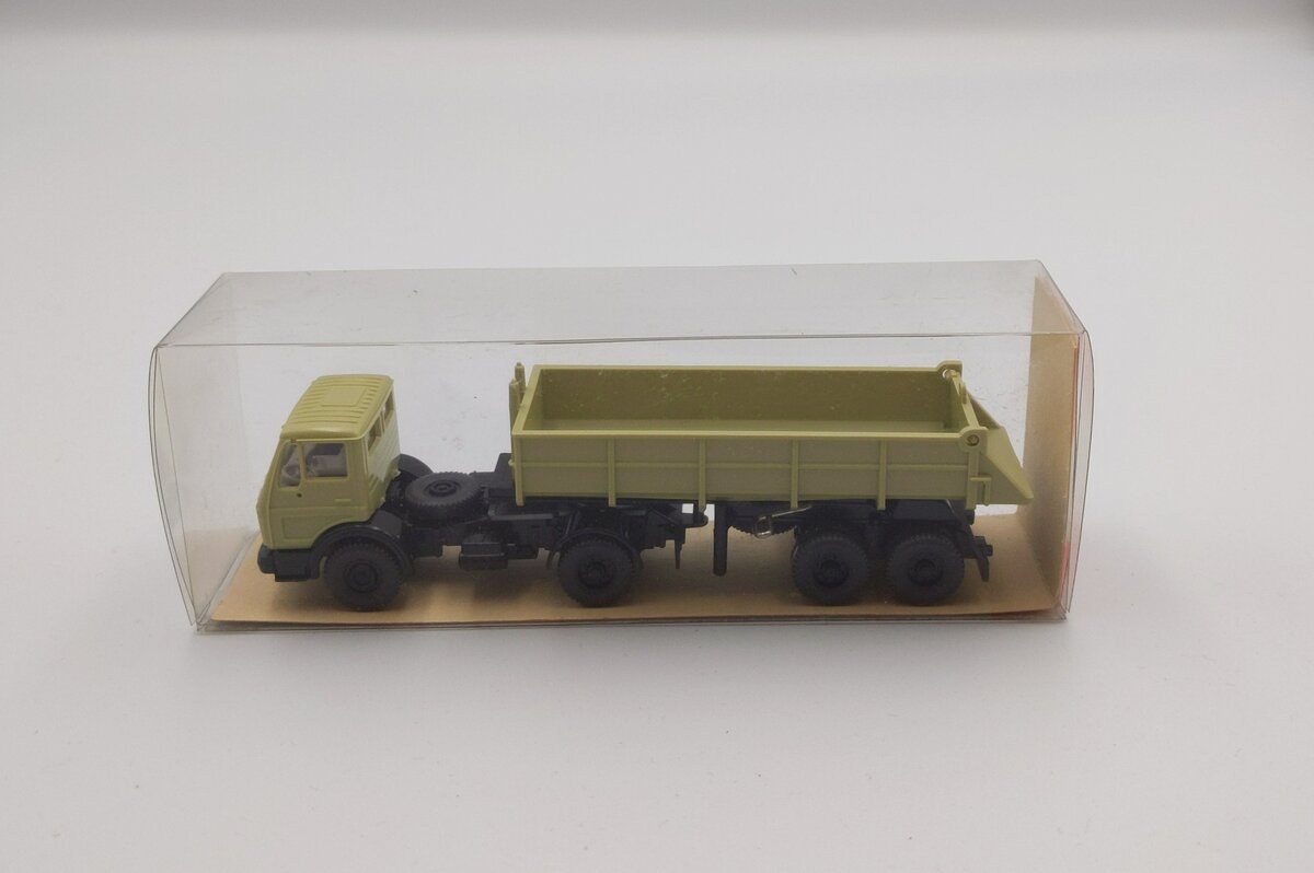 Wiking 677 1:87 Mercedes-Benz Semi-Dump Truck