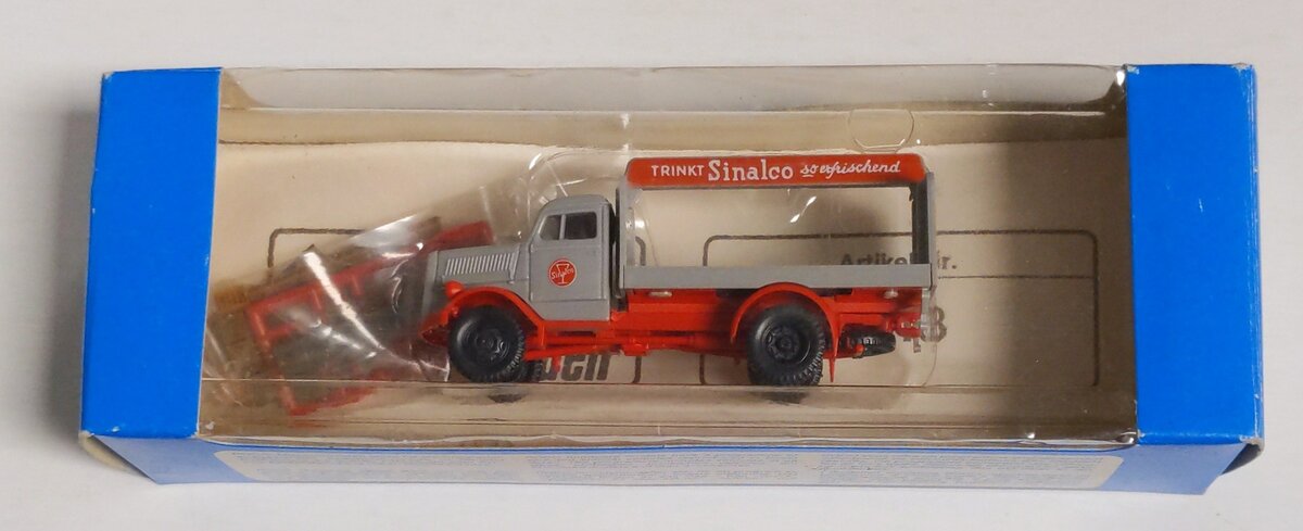 Roco 1518 HO Scale Opel Blitz "Sinalco" Plastic Model Car