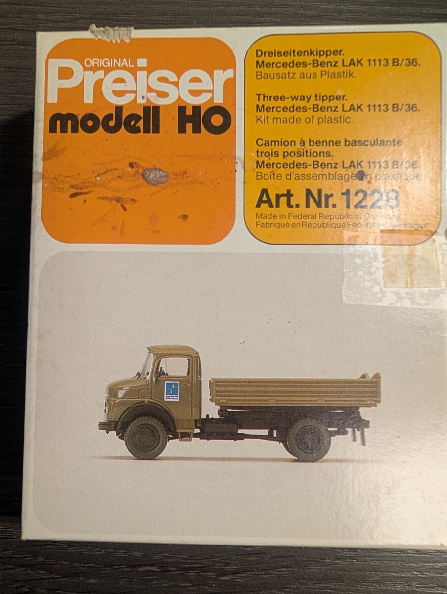 Preiser 1228 HO Mercedes-Benz LAK1113 3-Way Dump Truck Plastic Model Kit