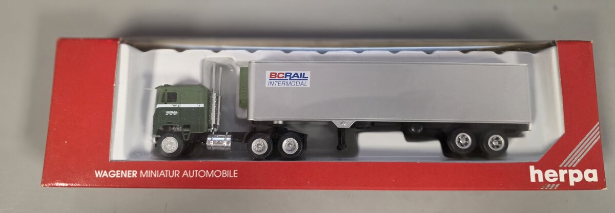 Herpa 6055 HO Freighliner BC Rail W/40' Refrigerated Tractor Trailer
