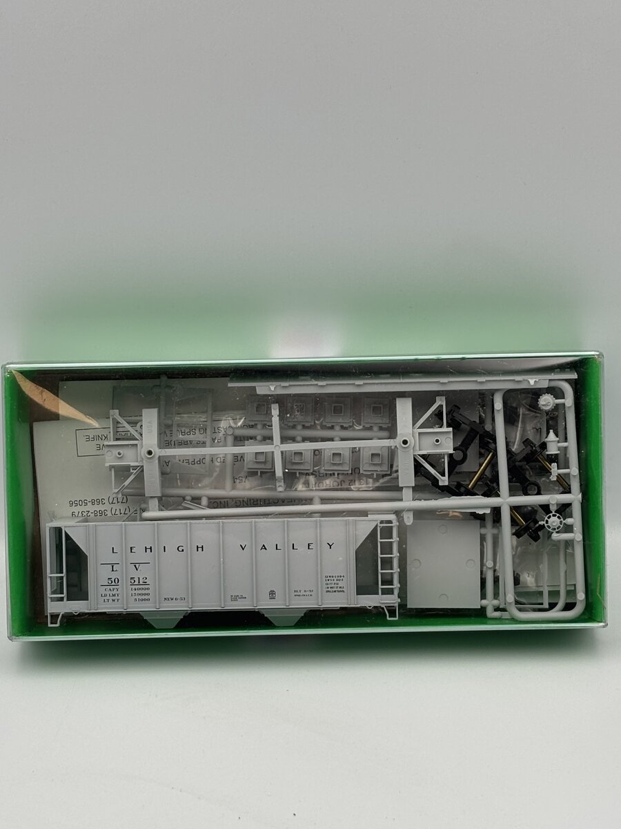 Bowser 56979 HO 70 Ton 2 Bay Covered Hopper Lehigh Valley #50512
