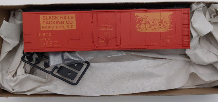 Accurail 8526 HO Black Hills Packing 40' Steel Refrigerator Car # 72733 Kit