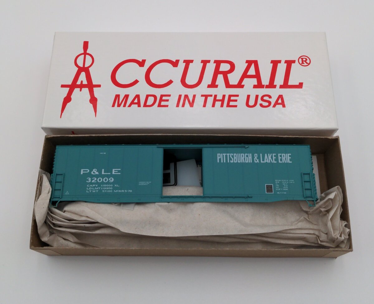 Accurail 5554 HO Pittsburgh & Lake Erie 50' Superior Doors Steel Welded Boxcar