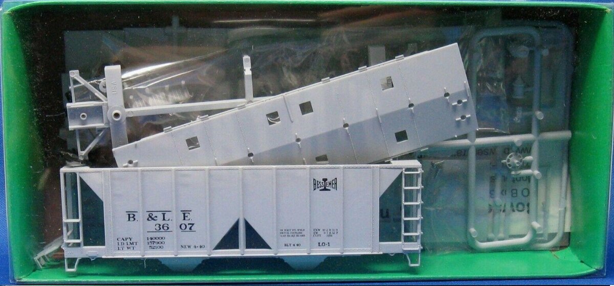 Bowser 3607 HO B & LE 70 Ton 2-Bay Covered Hopper W/Knuckle Couplers Kit