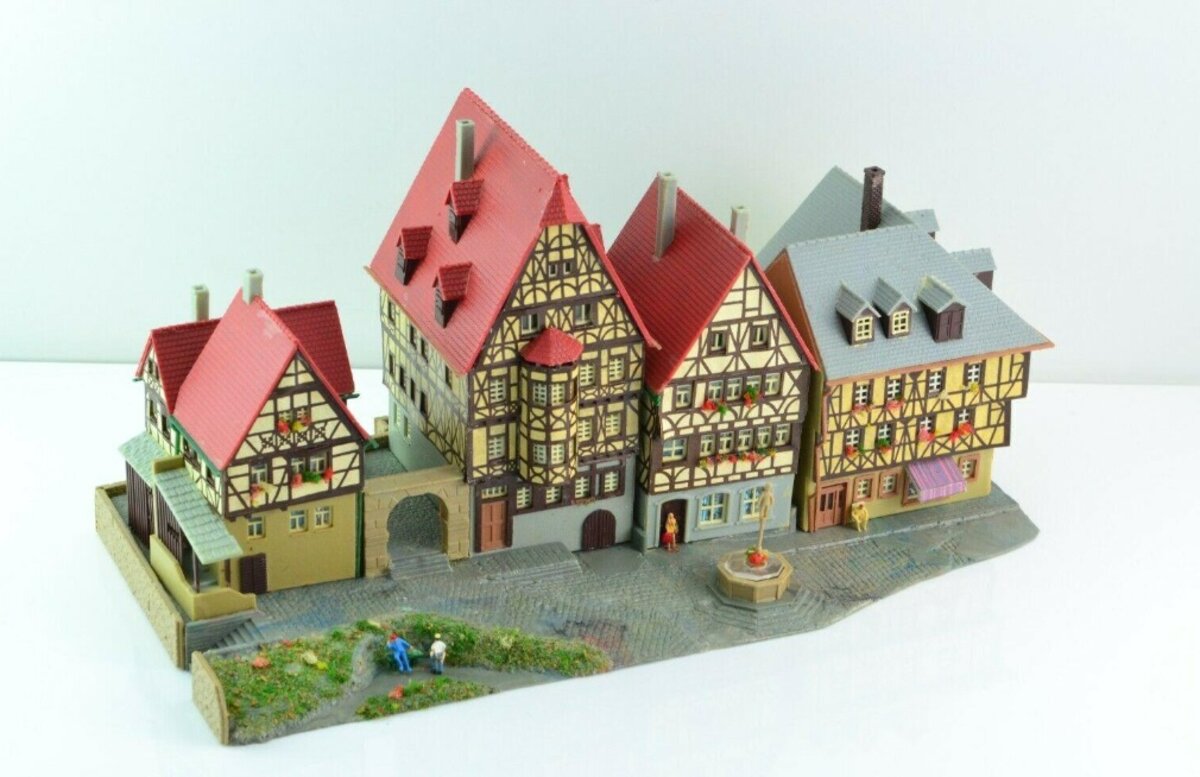 Kibri 37102 N Scale Marktplatz Miltenberg Row/4 Period Buildings Kit