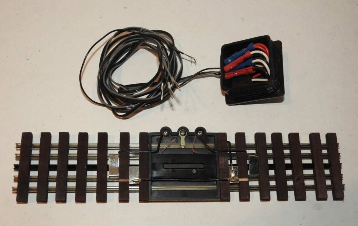 Gargraves 108 O 2 Button Controller3 Rail Phantom Tinplate Uncouple/UnloadTrack