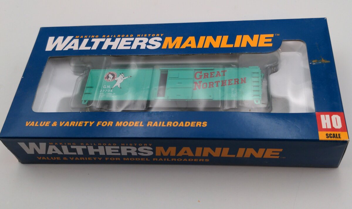 Walthers HO Scale 40' Steel Boxcar With Dreadnaught Ends